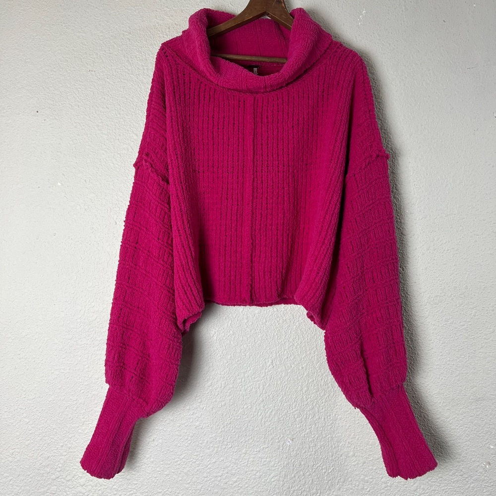 Free People cropped turtle neck Knit sweater Fuchsia Small